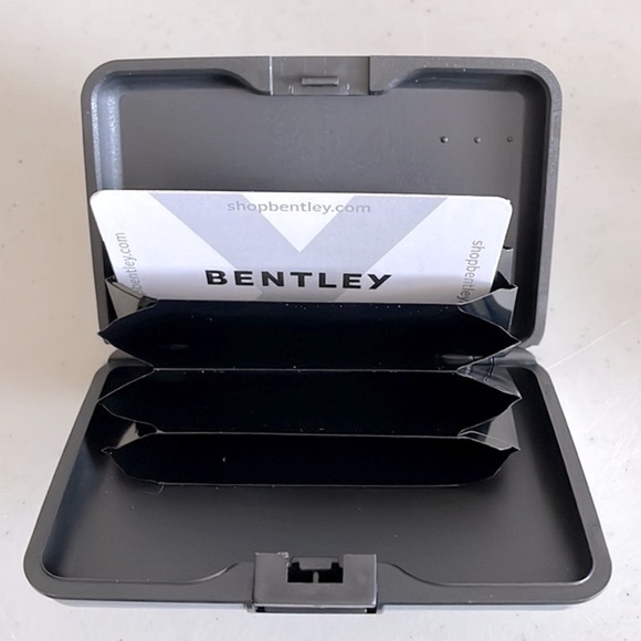 Card holder - Picture 3 of 9